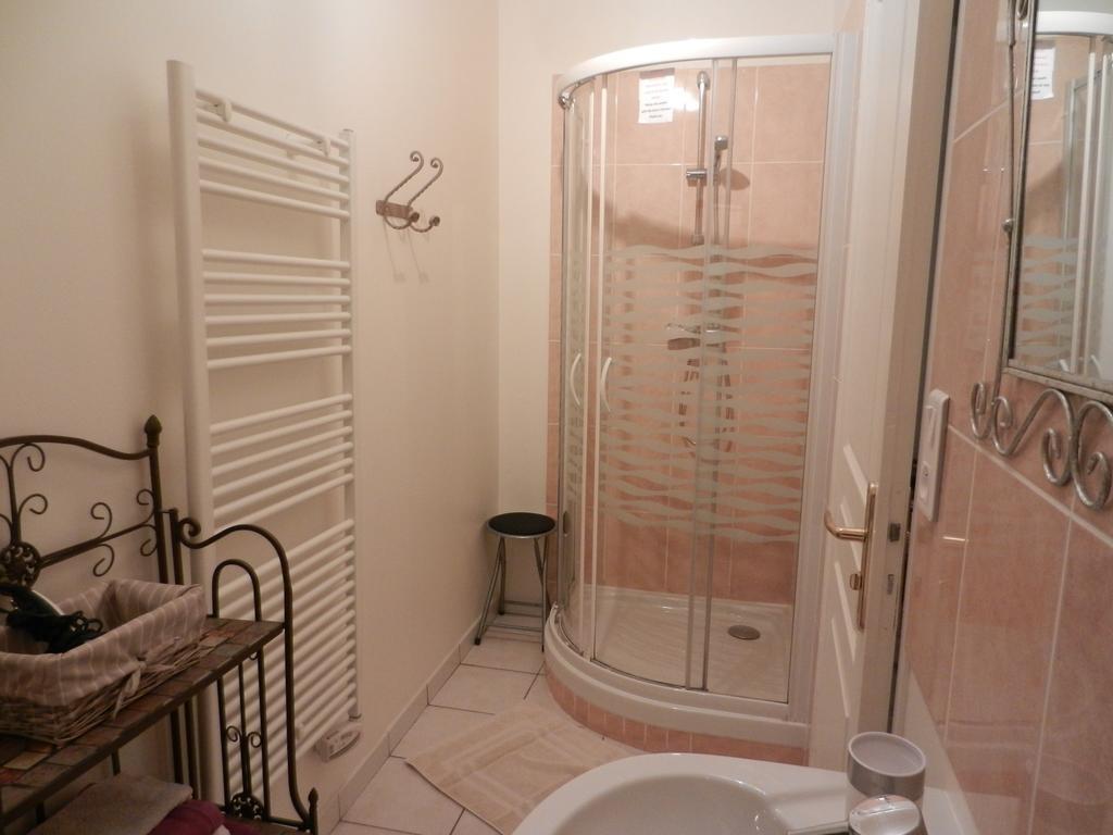 Chambre D'Elisabeth A La Ferme Montépilloy 객실 사진